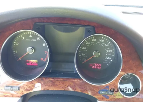 2010 Audi A8 L 4.2 z USA, uszkodzony, nr VIN WAURVAFA1AN008575